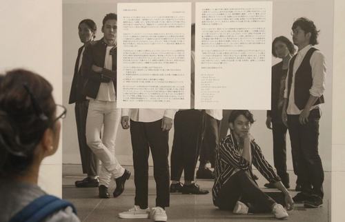 Aichi Triennale 2019. A visitor reads an open letter signed by nine artists alleging censorship at the Aichi Triennale. Photo. AFP_The Yomiuri Shimbun.jpg