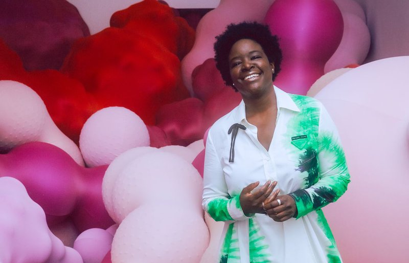 Dyangani Ose, Elvira