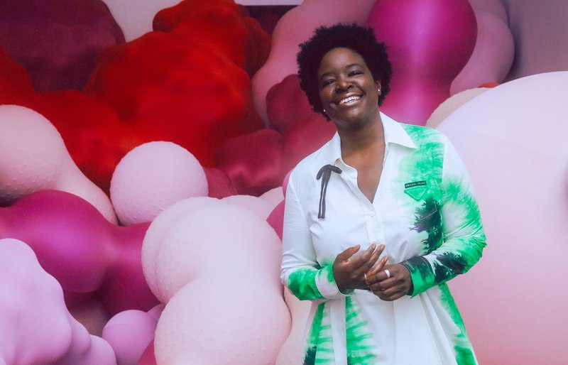 Dyangani Ose, Elvira